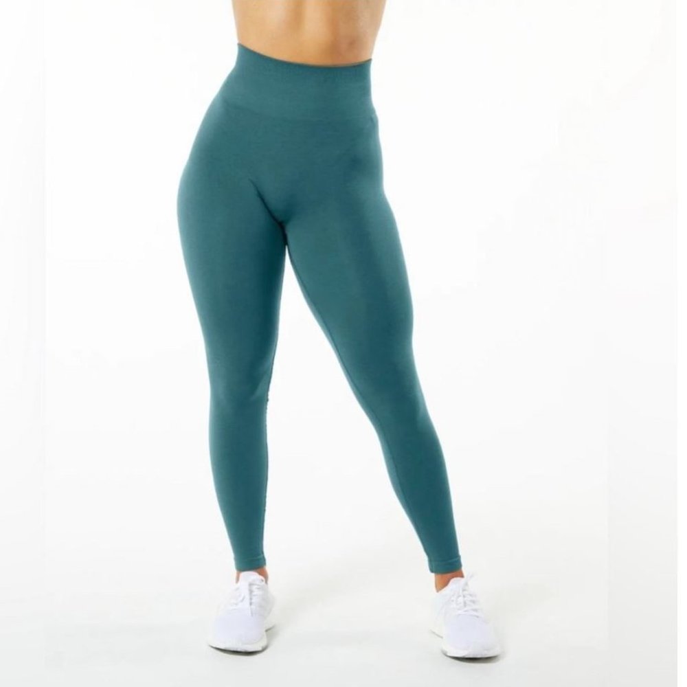 NWOT ALPHALETE Amplify Legging - Pier Blue M